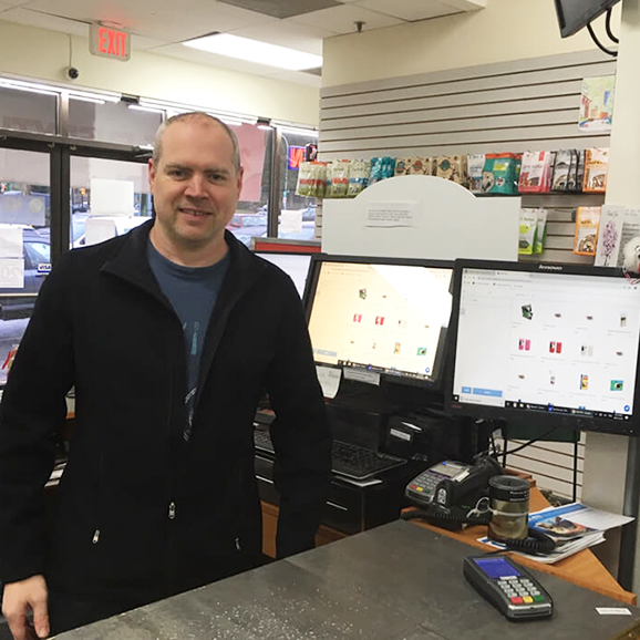 Greg and Mr.Pets store using POS Magestore Magento
