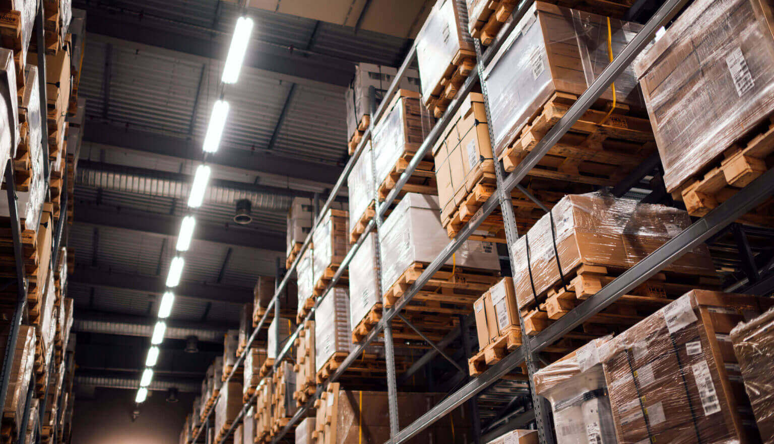 Differences between fulfillment centers and warehouses
