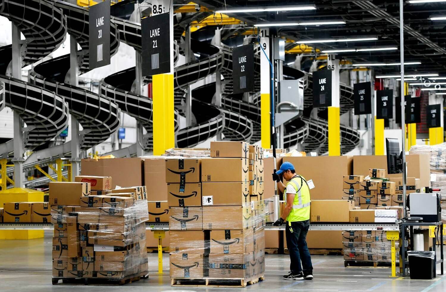 What Is A Fulfillment Center Differences Between Fulfillment Centers What Is A Fulfillment Center Differences Between Fulfillment Centers