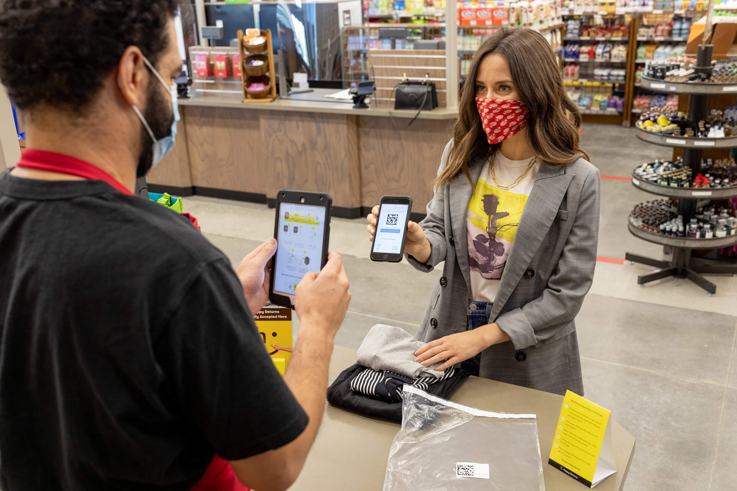 Assign a cashier to a cash drawer when building a cash wrap counter