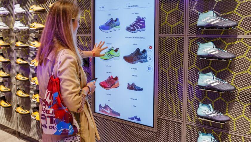 Interactive displays in retail visual merchandising