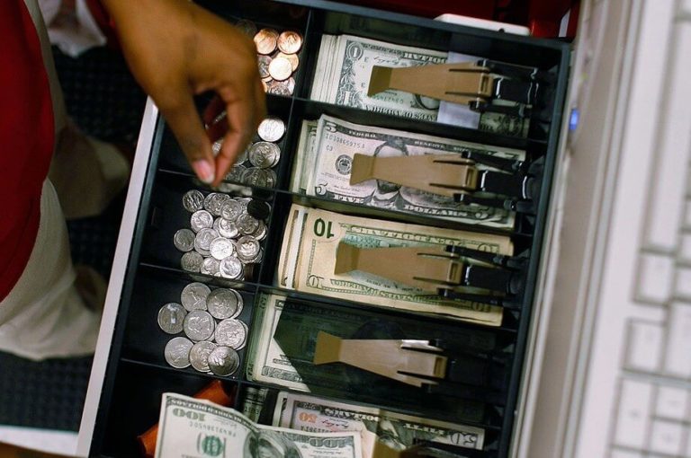 8 steps to set up and operate a cash register effortlessly