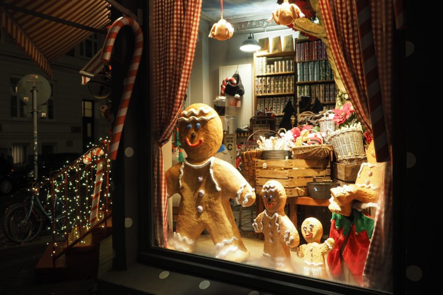 retail window display ideas