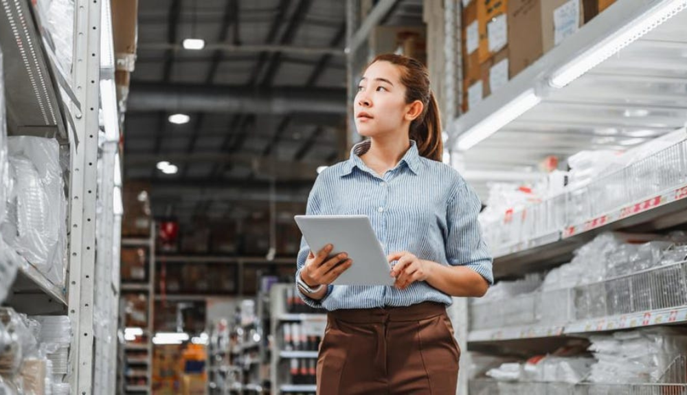 differences between operations and supply chain management