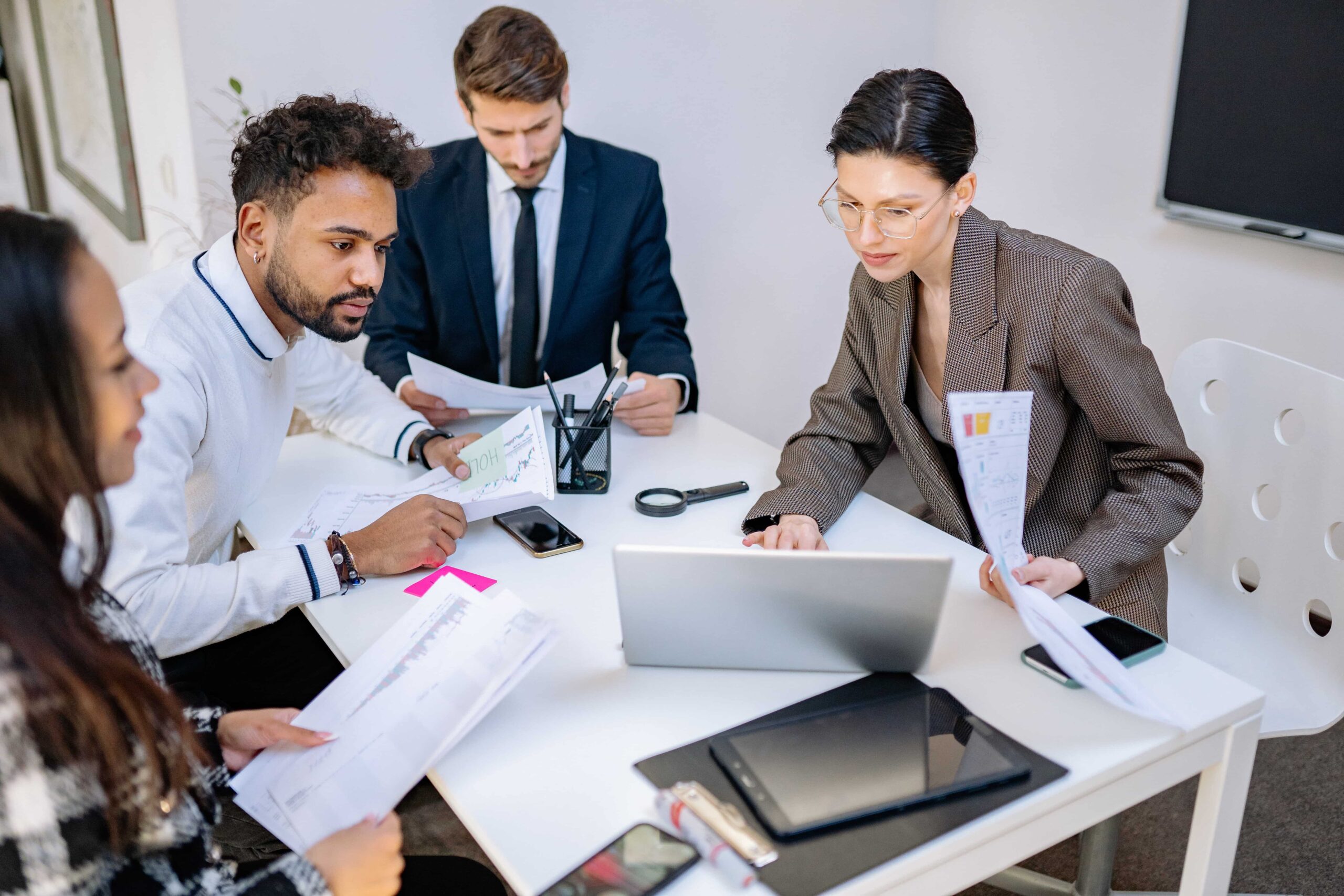 Magento HubSpot integration: 6 best connectors for 2025